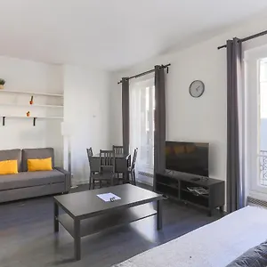Champs De Mars Apartment