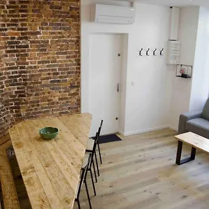 Another Brick In The In Sleeps 9 Apartment